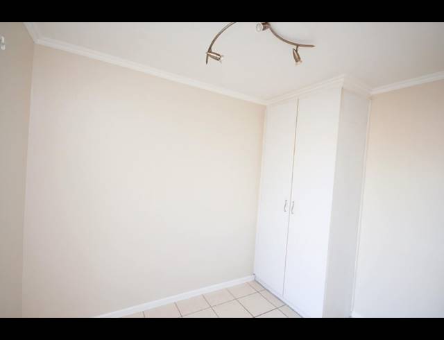 2 bed property to rent in UITZICHT